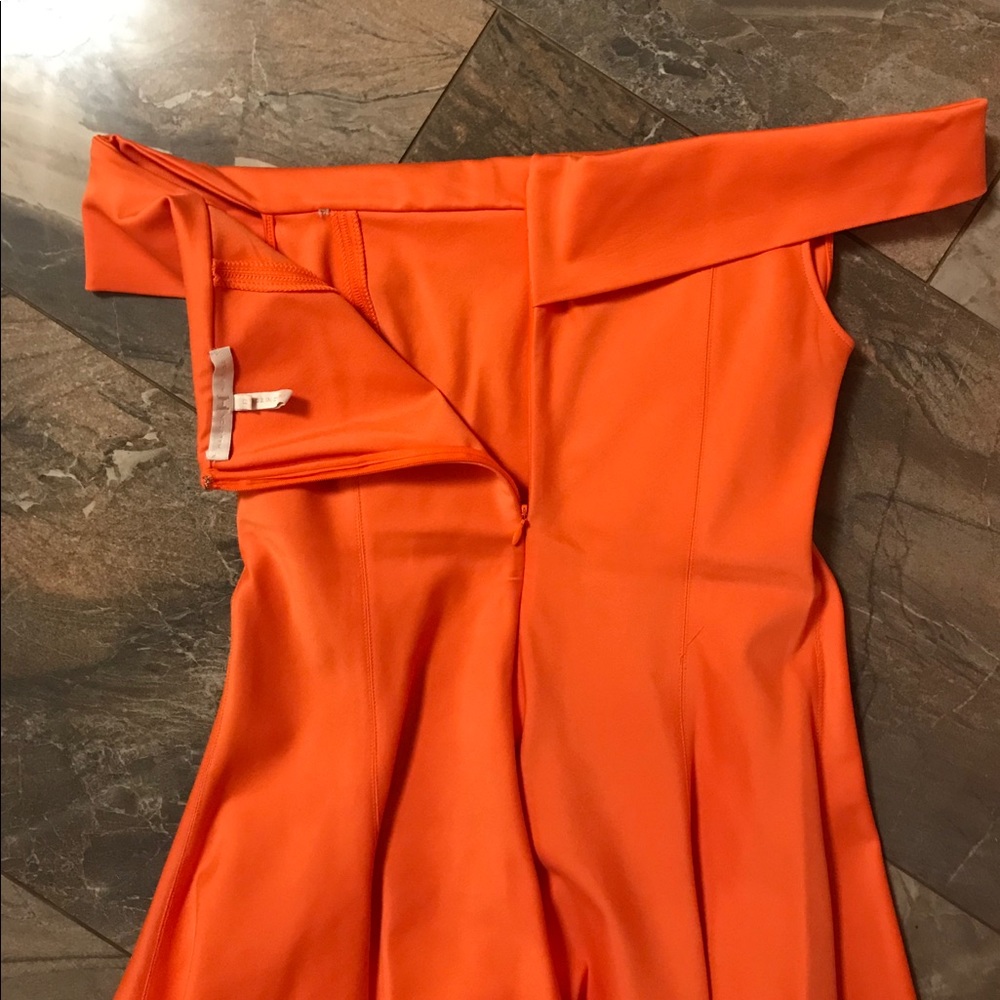 Gorgeous off shoulder dress💥 - Picture 5 of 8